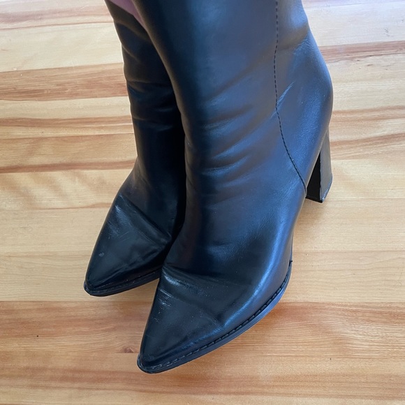 Express vegan leather pointed toe booties size 6 - Picture 3 of 14